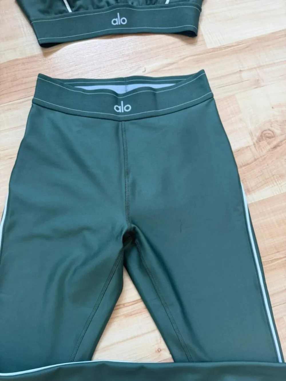 Alo Yoga Dark Green 2-Piece Activewear Set Size M